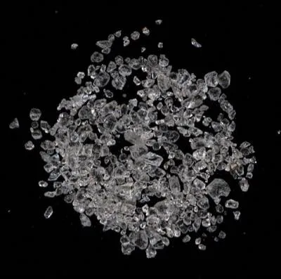 Comment appelle-t-on cette  pierre  contenant du nitrate d'argent applique pour nettoyer et gurir les chairs de toute affection suppurante indsirable .