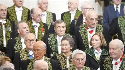  Grontodrome  o les 40  papy-la-tremblotte  se runissent pour que chacun se  dguise... en guignol vert . Quel humoriste taille un costume  l'Acadmie franaise ?