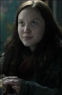 C'est la fille de Weaver. Elle est dcouverte par Ben et Hal parmi un groupe d'adolescents. Comment s'appelle-elle ?