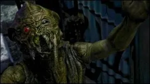 Qui est l'alien  l'oeil rouge ?