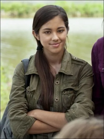 Elle est tudiante en mdecine et aide le mdecin  soigner les blesss. Qui est-ce ?