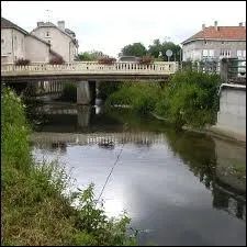 La Vezouze, rivire trs capricieuse, entre en confluence dans la Meurthe  ...