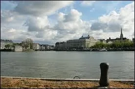 O se jette le fleuve Adour ?