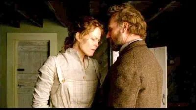 Sorti en 2004, elle y interprte Alice Hunt... .