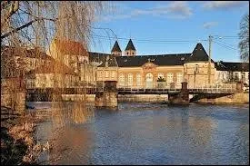 La Sarre, affluent de la Moselle, nat de la runion de deux cours d'eau. Quels sont-ils ?