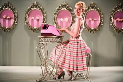 Elle tape vraiment trs vite  la machine.