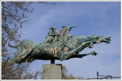 Le Cheval Bayard , pont des Ardennes  :