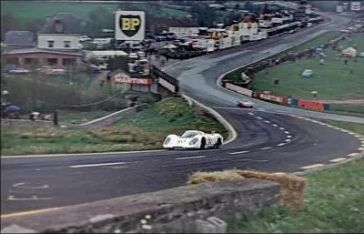 Le raidillon sur un circuit automobile  :