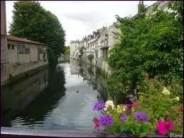 De quel fleuve le Loing est-il un affluent ?