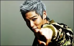 A qui T. O. P a-t-il donn un baiser ?