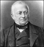Fusilleur de la Commune pour les socialistes, Adolphe Thiers est adul par les rpublicains modrs qui voient en lui un des fondateurs de la IIIe Rpublique. Quelle proposition sur lui est fausse ?