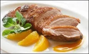 Gastronomie : dans la recette du canard  l'orange, il faut un canard, de l'huile, du sel, de la liqueur d'orange, etc ... Faut-il du sucre ?