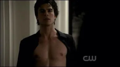 Elena demande  Damon d'hypnotiser :