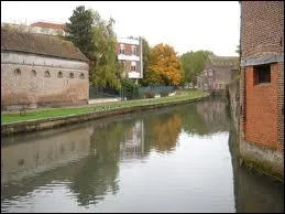 La Lys rejoint l'Escaut  Gand. O se trouve cette ville ?