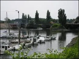 Le fleuve Somme prend sa source dans le dpartement ...