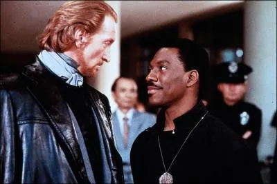 Il doit retrouver un enfant mais pas n'importe lequel... celui qui doit sauver le monde du mal.