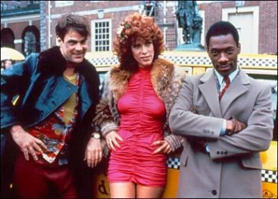 Il incarne un mendiant, qui se fait passer pour un cul-de-jatte pour avoir de l'argent dans :