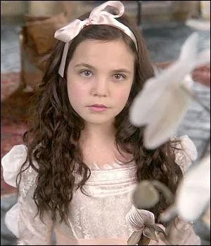 Blanche va sauver le Prince des griffes du Roi, mais il a t fait prisonnier par la mchante Reine, qui se venge de Blanche-Neige. Mais pourquoi cette haine envers Blanche ?