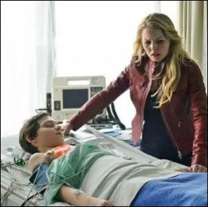 S'tant fait voler le produit par Mr Gold, Emma va finalement sauver Henri en lui donnant un baiser, un vrai baiser d'amour, amour maternel. Quel effet aura celui-ci ?