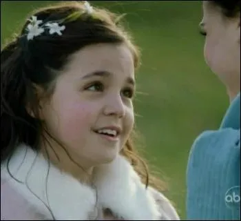 Regina a rencontr Blanche-Neige la premire fois dans la campagne, quand celle-ci n'tait qu'une petite fille encore, mais dans quelles circonstances ?