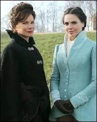 Regina a une mre magicienne et trs ambitieuse, voire perverse sur les bords, Cora, laquelle a mont une machination dans quel but ?