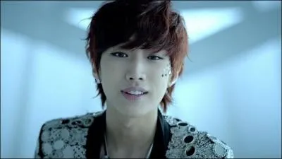 De quel groupe fait partie cette personne ?