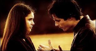 Dans quelle saison Elena avoue-t-elle ses sentiments  Damon ?