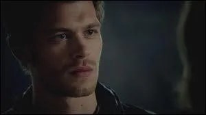 De qui Klaus est-il amoureux dans la saison 3 ?