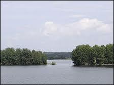 S'tendant sur plus de 9 891 kilomtres carrs, il se classe au 20e rang mondial.  quel pays appartient le lac Onega ?