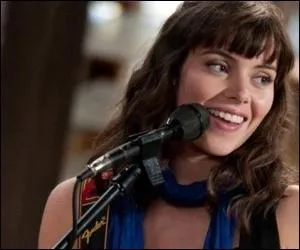 De quel instrument joue t-elle ?