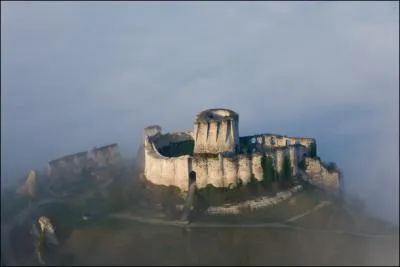La ville des Andelys, connue pour sa forteresse en ruine nomme Chteau Gaillard est situe dans :
