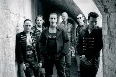Le groupe Rammstein (encore ! ^^) a dans son rpertoire une chanson qui s'appelle :