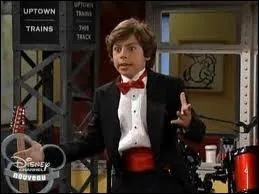 Dans l'pisode  plan b du futur , que veut faire Max ?