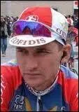 Coureur cycliste n le 21 sept. 1973 au Kazakhstan, 4e du Tour de France 1998, il se tue lors d'une chute dans Paris-Nice le 12 mars 2003.