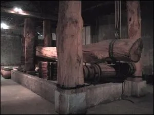 Les repas devinrent copieux et plus arross ! Les Romains buvaient du vin aromatis, et des vins tels : Falerne, Massique, Ccube. De quelles rgions sont-ils respectivement ?