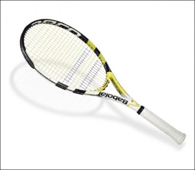 Marque spcialise dans la fabrication d'articles de sport et notamment de tennis. Je fournis actuellement les raquettes de Nadal et Tsonga. Quel est mon nom ?
