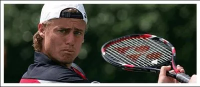 Marque trs rpute en badminton, j'existe galement dans le milieu du tennis. Lleyton Hewitt utilise actuellement mes produits. Quel est mon nom ?