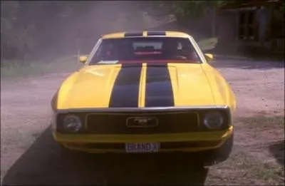 Attention ! Les filles qui conduisent cette voiture sont terriblement dangereuses :