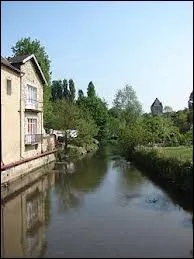 De quelle rivire l'Auxance ( ou Auxances ) est-elle un affluent ?