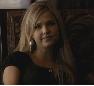 Qui tait amie avec elle ? (Celle qu'elle voulait mettre avec Stefan)