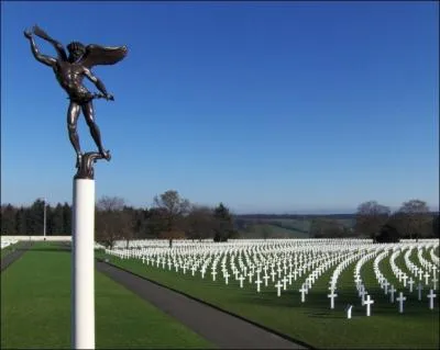 Il se situe  Neuville-en-Condroz  une vingtaine de km de Lige. Il est gr par l'amrican Battle Monuments Commission. Il abrite sur 36, 5 ha les dpouilles et les spultures de 5 328 soldats :