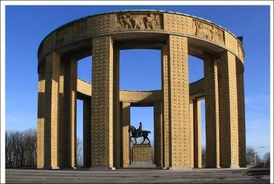 Il date de 1938, a t conu par Julien de Ridder et Karel Aubroeck, le premier dimanche du mois d'aot s'y droule l'hommage national  S. M. le roi Albert Ier et aux hros de l'Yser.  Nieuwpoort :