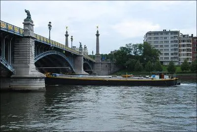 Construit de 1901  1904 pour l'Exposition universelle de 1905. Point de passage privilgi sur la Meuse, dans la ville de Lige :