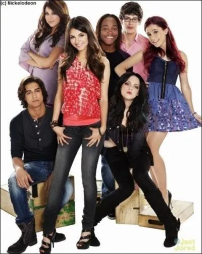 Dans la saison 3 que fait Jade  ses cheveux ?