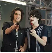 Dans la saison 3 que font Beck et Robbie  leurs cheveux ?