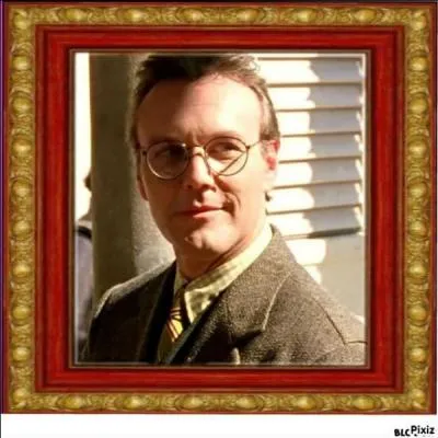 Avant de connaître sa destinée, Giles voulait être soit pilote de chasse soit...