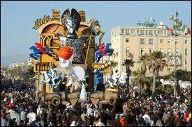  quelle ville de Toscane correspond cette photo de carnaval ?