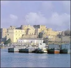 Quel est ce port des Pouilles surnomm  La Porte de l'Orient  ?