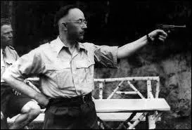 Il fallait  Hitler un 'homme  tout faire' qui mette en pratique les ides qu'ils partagent, ce fut son xcuteur dmoniaque. Quel est ce technocrate, bosseur, assoiff de pouvoir et sans affect ?