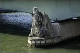 En quelle anne a eu lieu une crue historique de la Seine lors de laquelle le zouave du pont de l'Alma a eu de l'eau jusqu'aux paules ?